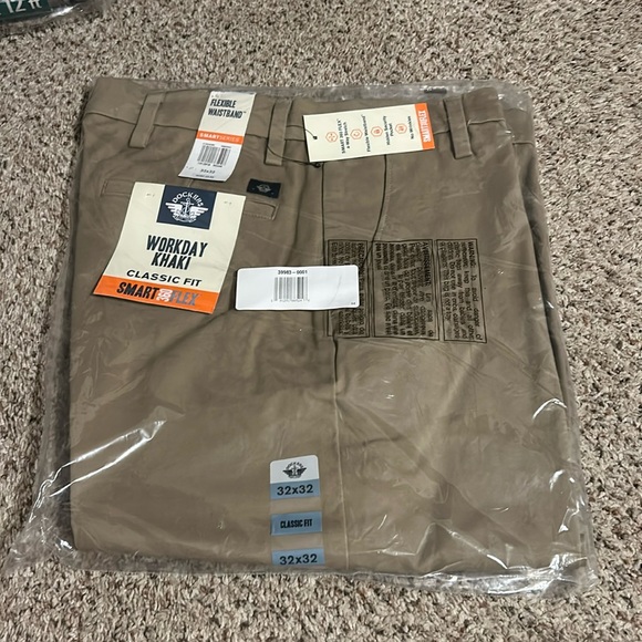 Men’s Dockers Khaki’s - Picture 1 of 3